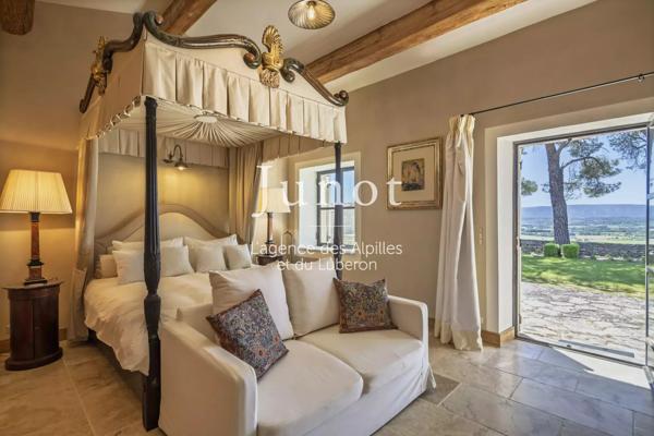 Joucas  - PROPRIÉTÉ HISTORIQUE XIIe - Centre village - 650m² habitables - Vues exceptionnelles - Piscine