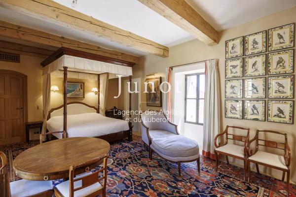 Joucas  - PROPRIÉTÉ HISTORIQUE XIIe - Centre village - 650m² habitables - Vues exceptionnelles - Piscine