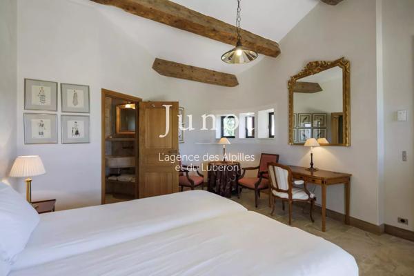 Joucas  - PROPRIÉTÉ HISTORIQUE XIIe - Centre village - 650m² habitables - Vues exceptionnelles - Piscine