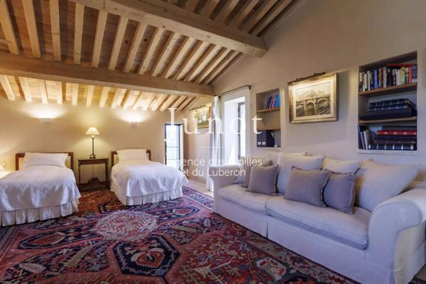 Joucas  - PROPRIÉTÉ HISTORIQUE XIIe - Centre village - 650m² habitables - Vues exceptionnelles - Piscine