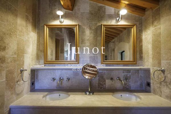Joucas  - PROPRIÉTÉ HISTORIQUE XIIe - Centre village - 650m² habitables - Vues exceptionnelles - Piscine