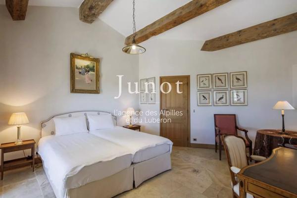 Joucas  - PROPRIÉTÉ HISTORIQUE XIIe - Centre village - 650m² habitables - Vues exceptionnelles - Piscine