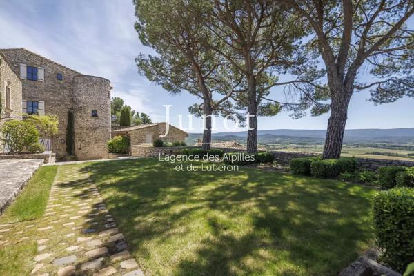 Joucas  - PROPRIÉTÉ HISTORIQUE XIIe - Centre village - 650m² habitables - Vues exceptionnelles - Piscine