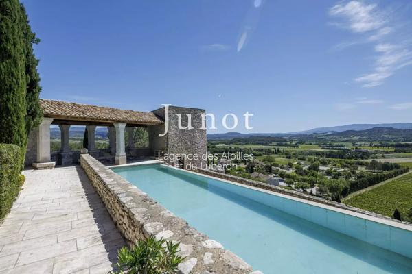Joucas  - PROPRIÉTÉ HISTORIQUE XIIe - Centre village - 650m² habitables - Vues exceptionnelles - Piscine