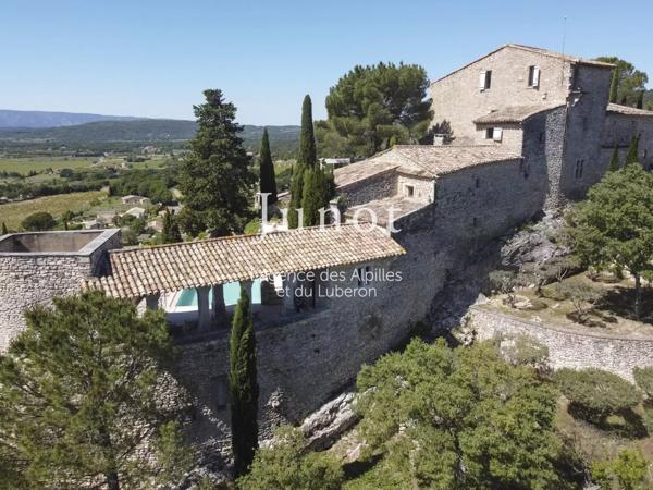 Joucas  - PROPRIÉTÉ HISTORIQUE XIIe - Centre village - 650m² habitables - Vues exceptionnelles - Piscine