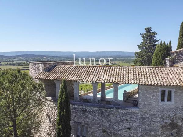 Joucas  - PROPRIÉTÉ HISTORIQUE XIIe - Centre village - 650m² habitables - Vues exceptionnelles - Piscine