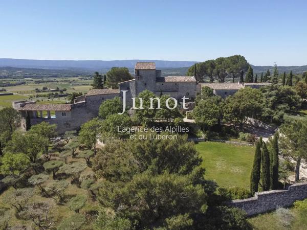 Joucas  - PROPRIÉTÉ HISTORIQUE XIIe - Centre village - 650m² habitables - Vues exceptionnelles - Piscine