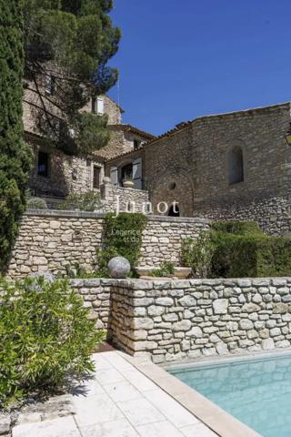Joucas  - PROPRIÉTÉ HISTORIQUE XIIe - Centre village - 650m² habitables - Vues exceptionnelles - Piscine
