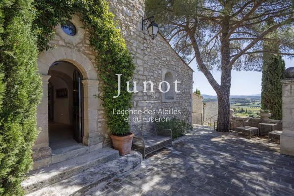 Joucas  - PROPRIÉTÉ HISTORIQUE XIIe - Centre village - 650m² habitables - Vues exceptionnelles - Piscine