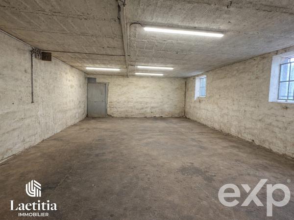 À vendre – Entrepôt artisanal et de stockage en zone agricole