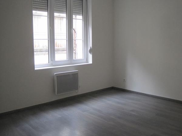 A LOUER APPARTEMENT DEUX CHAMBRES PROCHE CENTRE VILLE DE ST QUENTIN 02100