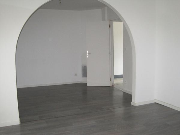 A LOUER APPARTEMENT DEUX CHAMBRES PROCHE CENTRE VILLE DE ST QUENTIN 02100