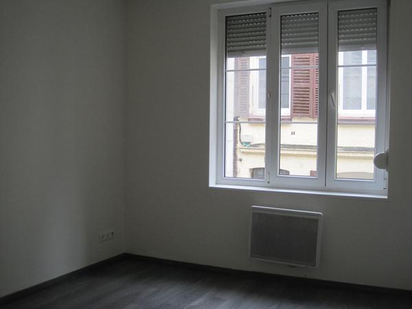 A LOUER APPARTEMENT DEUX CHAMBRES PROCHE CENTRE VILLE DE ST QUENTIN 02100