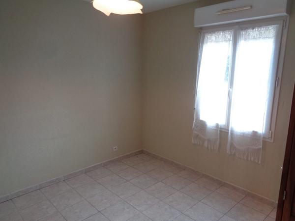 Superbe pavillon de plein pied de 95 m², 2315 m² de terrain, au calme, avec vues.