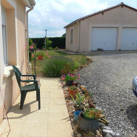 Superbe pavillon de plein pied de 95 m², 2315 m² de terrain, au calme, avec vues.