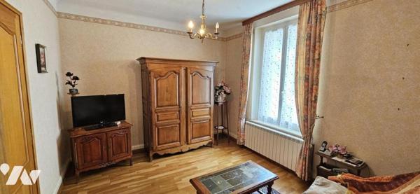 Maison de ville avec garage et terrain