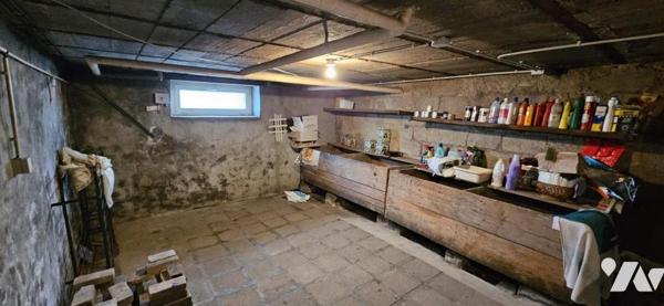 Maison de ville avec garage et terrain