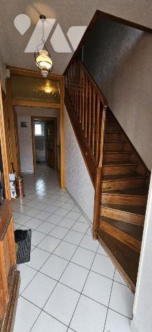 Maison de ville avec garage et terrain