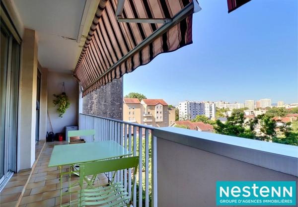 Appartement 3 pièces à vendre à Villeurbanne - Secteur recherché de Fays - vue dégagée.