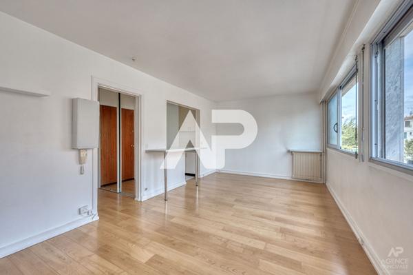 Appartement Rueil Malmaison 1 pièce(s) 29.31 m2 €220 000 ** - Référence 19314