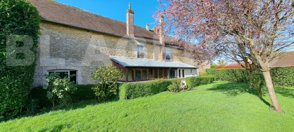 DEMEURE DE CARACTERE A SAINT PATERNE -LE CHEVAIN