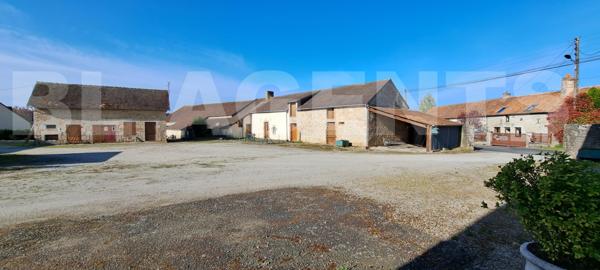 DEMEURE DE CARACTERE A SAINT PATERNE -LE CHEVAIN