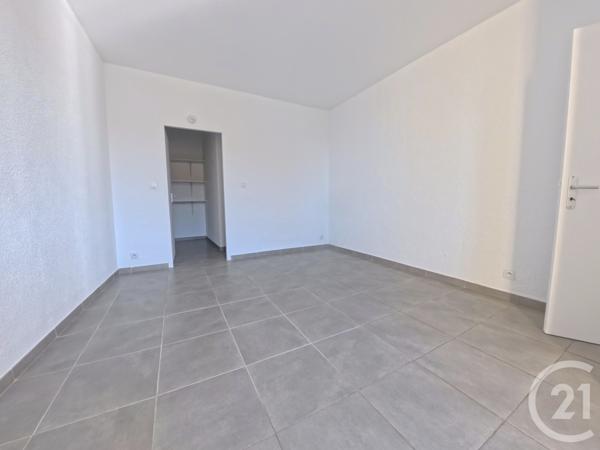 Immeuble à vendre  215 m2 ELNE - 66