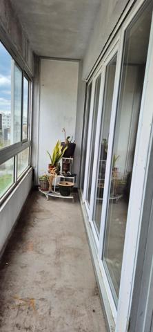 Appartement de type T4 avec balcon, cave et place de parking numérotée