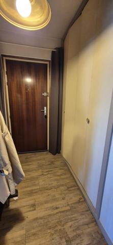 Appartement de type T4 avec balcon, cave et place de parking numérotée