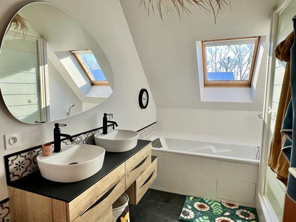 A VENDRE à TRELAZE Maison 145 m² avec 5 chambres, garage et jardin !