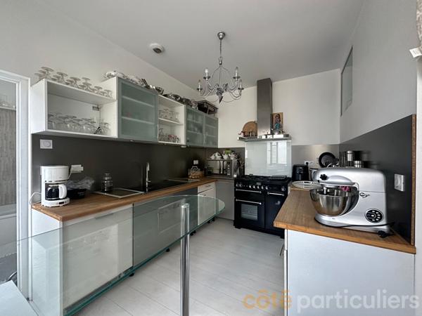 Vente
                Immeuble167 m² - ST AMAND MONTROND (18200)