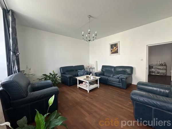 Vente
                Immeuble167 m² - ST AMAND MONTROND (18200)
