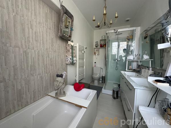 Vente
                Immeuble167 m² - ST AMAND MONTROND (18200)