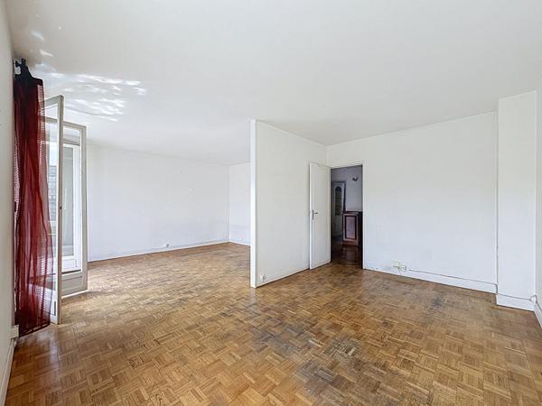 3 pièces traversant avec balcon à rénover - PARIS