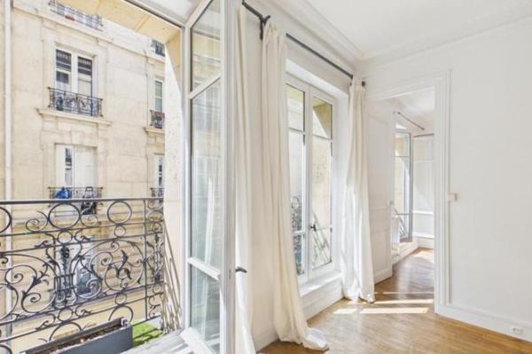 Vente - Appartement 2 pièces 35 m 2 Paris (75018)
