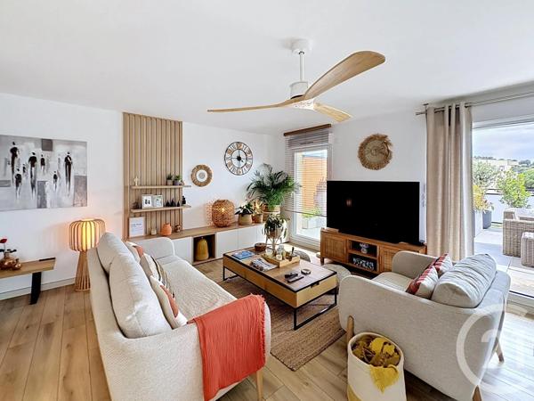 Appartement T4 à vendre  4 pièces - 88,47 m 2   CAVALAIRE SUR MER  - 83