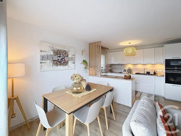 Appartement T4 à vendre  4 pièces - 88,47 m 2   CAVALAIRE SUR MER  - 83