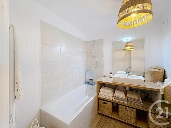 Appartement T4 à vendre  4 pièces - 88,47 m 2   CAVALAIRE SUR MER  - 83