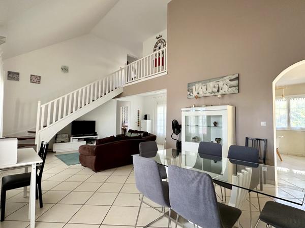 Villa F6 de 142 m2 avec piscine - Terrain 935 m2 - BDN Ste-Clotilde