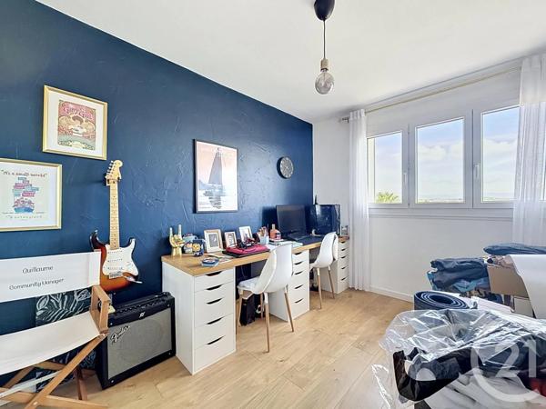 Appartement T4 à vendre  4 pièces - 67,80 m 2   FREJUS  - 83