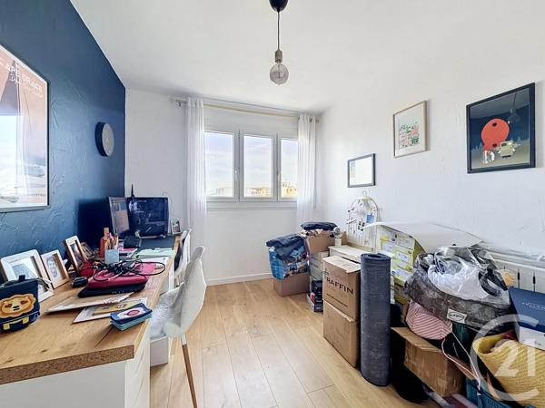 Appartement T4 à vendre  4 pièces - 67,80 m 2   FREJUS  - 83