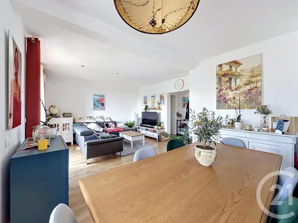 Appartement T4 à vendre  4 pièces - 67,80 m 2   FREJUS  - 83