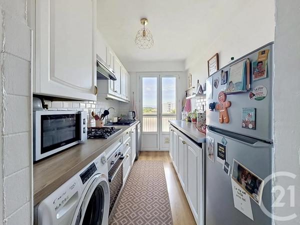 Appartement T4 à vendre  4 pièces - 67,80 m 2   FREJUS  - 83