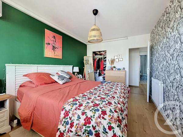 Appartement T4 à vendre  4 pièces - 67,80 m 2   FREJUS  - 83