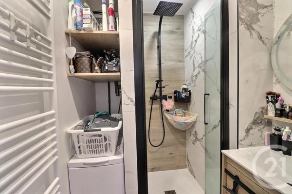 Appartement Studio à vendre  1 pièce - 31 m 2   ST RAPHAEL  - 83