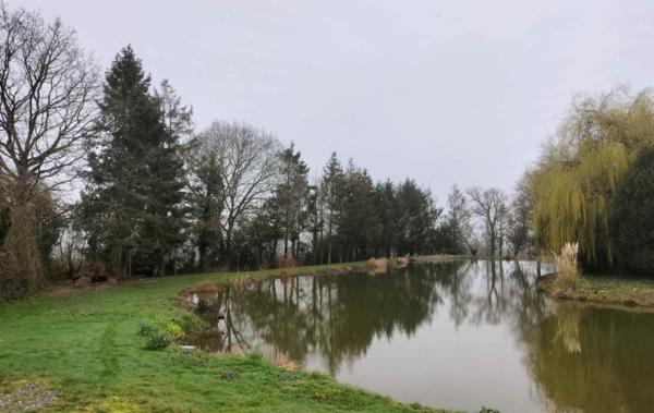 Vente Terrain ref.7259 loisirs avec plan d'eau Saint-cyr-en-pail