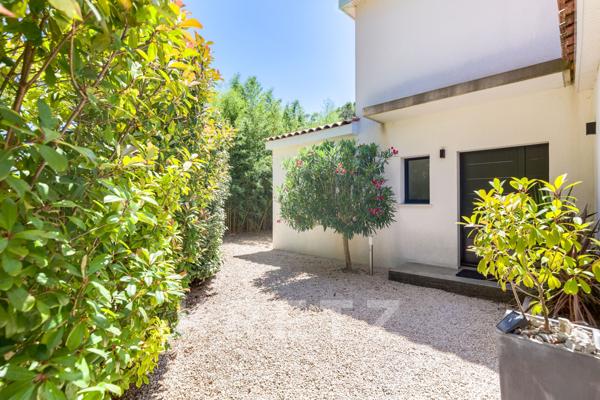 Maison contemporaine avec Piscine