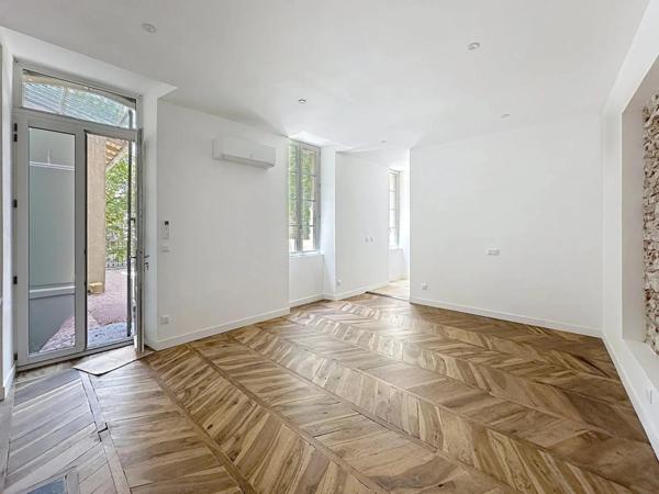 RAre , Appartement T3 refait à neuf avec grande terrasse face au boulevard