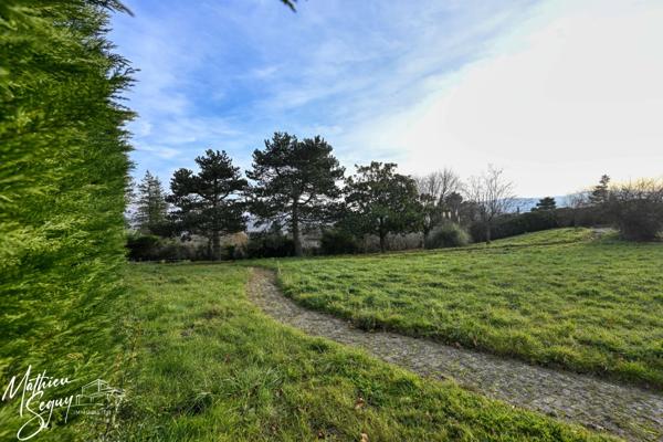 VAUGNERAY - Terrain à bâtir pour une maison P5 à étage + garage