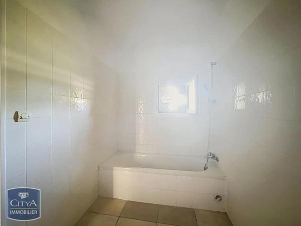Appartement à louer 3 pièces 102.33m² Rognonas (13870)
